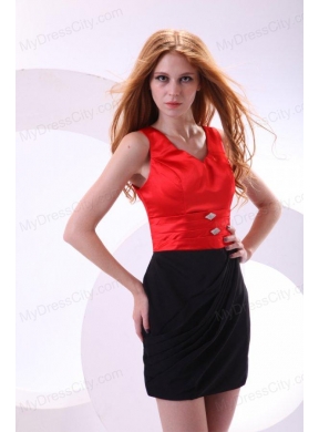 Discount Column V-neck Column Black and Red Prom Dress with Ruching