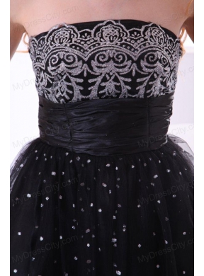 Elegant Black A-line Strapless Mini-length Tulle Prom Dress with Appliques