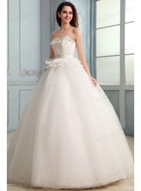 Sweetheart Beading and Pleats Floor-length Wedding Dress in Ball Gown