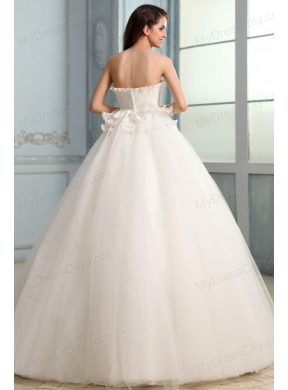 Sweetheart Beading and Pleats Floor-length Wedding Dress in Ball Gown