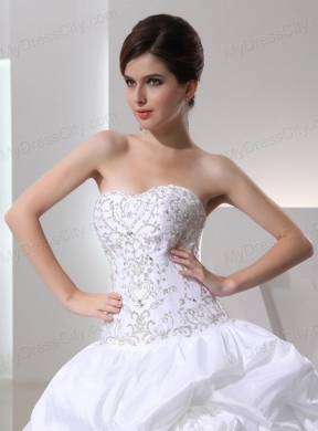 2014 Ball Gown Sweetheart Neck Wedding Dress with Pick-ups and Appliques