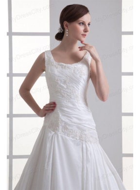 Luxurious A-line Scoop Chapel Train Wedding Dress with Appliques