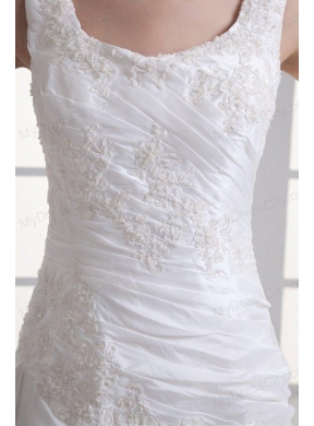 Luxurious A-line Scoop Chapel Train Wedding Dress with Appliques