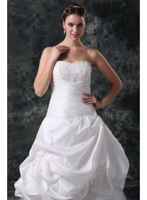 Luxurious A-Line Sweetheart Appliques and Beading Lace Up Wedding Dress