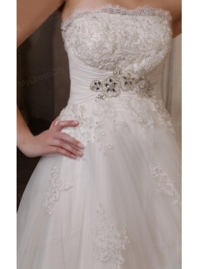 Romantic A-Line Strapless Appliques Chapel Train Tulle Wedding Dress