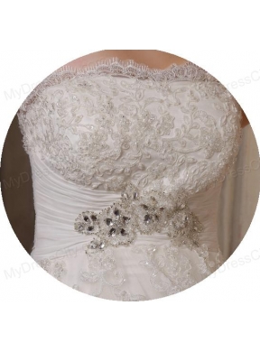 Romantic A-Line Strapless Appliques Chapel Train Tulle Wedding Dress