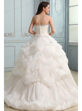 Ball Gown Strapless Beaded Decorate Wedding Dress with Brush Train