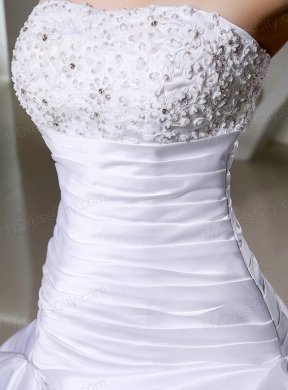 Luxurious Ball Gown Strapless Wedding Dress with Appliques and Ruching