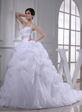 Fashinable Princess Sweetheart Beading and Appliques Wedding Dress with Chapel Train