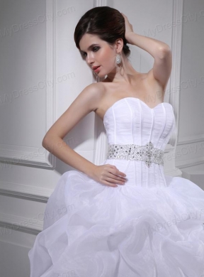 Fashinable Princess Sweetheart Beading and Appliques Wedding Dress with Chapel Train