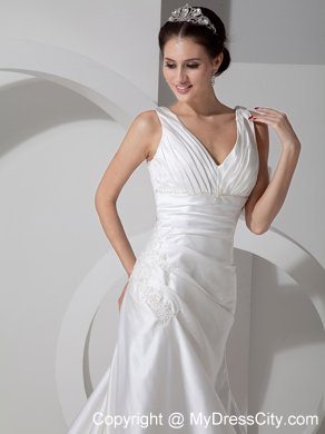 Clasp Handle V-neck Court Train Ruche and Appliques Bridal Dresses