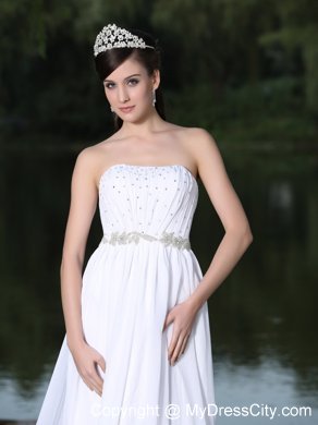 White Sweep Train Empire Chiffon Ruching Bridal Gowns with Beading