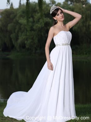 White Sweep Train Empire Chiffon Ruching Bridal Gowns with Beading