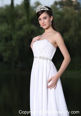 White Sweep Train Empire Chiffon Ruching Bridal Gowns with Beading