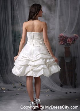 Knee-length Wedding Dresses with Ruching and Black Appliques