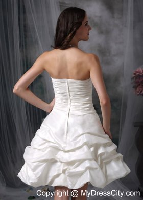 Knee-length Wedding Dresses with Ruching and Black Appliques