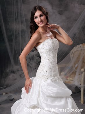 Beading Pick-ups Lace Flowers Wedding Gowns with Court Train