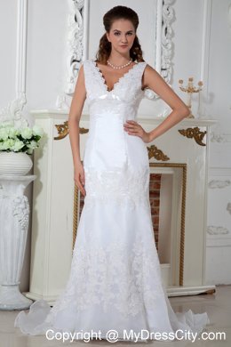 Noble Sheathy V-neck Court Train Organza and Lace Appliqued Wedding Dress