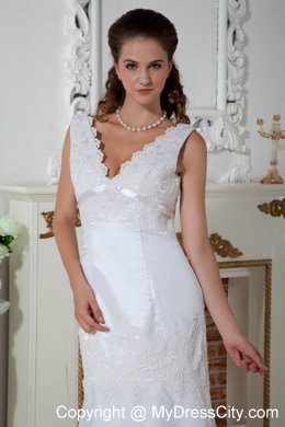 Noble Sheathy V-neck Court Train Organza and Lace Appliqued Wedding Dress