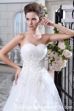 Unique Sweetheart Court Train Beaded Appliques Wedding Dress with Organza