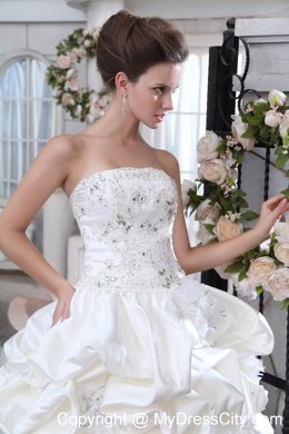 Strapless A-line Organza Beading and Appliques Wedding Dress with Pick-ups