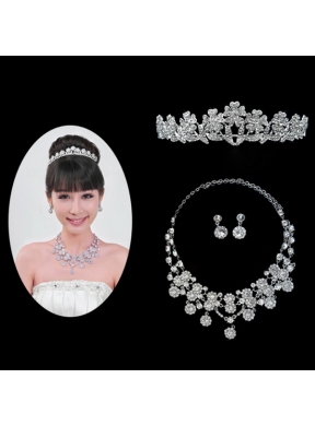 Dignified Jewelry Set Including Necklace And Tiara