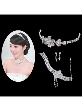 Shimmering Jewelry Set Including Necklace And Tiara