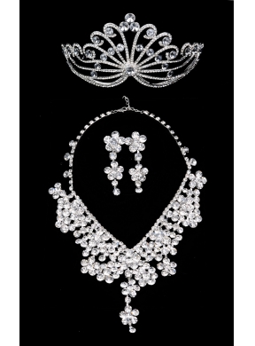 Dignified Rhinestone DreamlikeJewelry Set Including Necklace Tiara