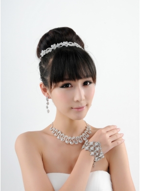 Dreamlike Rhinestones Alloy Necklace And Earrings Jewelry Set