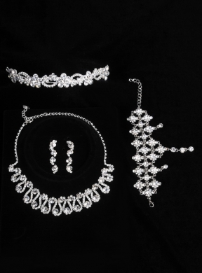 Dreamlike Rhinestones Alloy Necklace And Earrings Jewelry Set