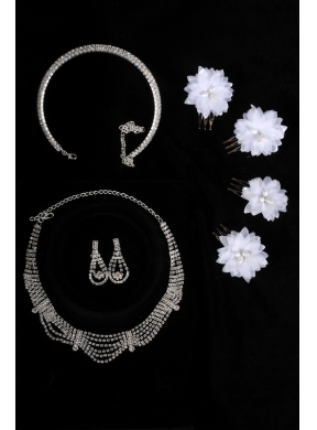 Fashionable Bracelet with Crystal Necklace and Earing Jewelry Set