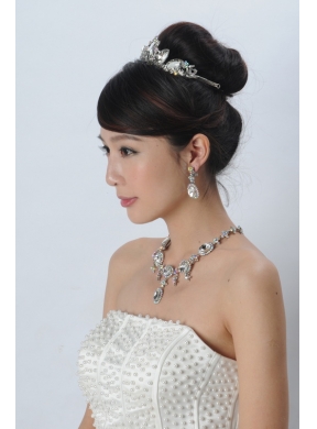 Shimmering Ladies Necklace and Tiara Jewelry Set