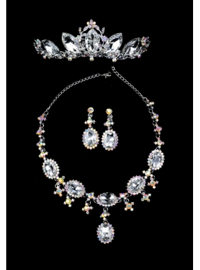 Shimmering Ladies Necklace and Tiara Jewelry Set