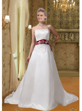 2015 White Embroidery Clasp Handle Wedding Dresses with Chapel Train