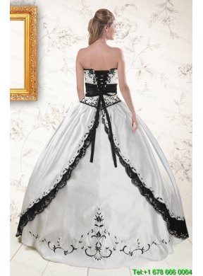 2015 Exquisite Embroidery Quinceanera Dresses in White and Black