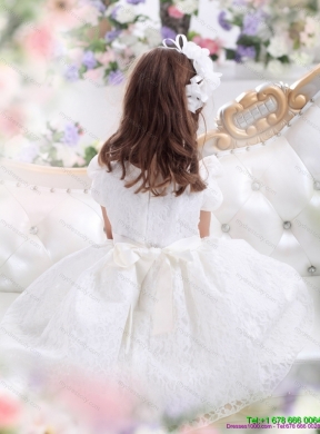 Latest Lace 2015 White Flower Girl Dress with Short Sleeves and Bownot