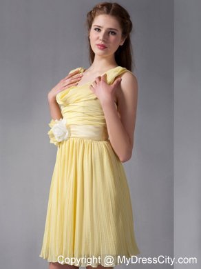 Straps Mini-length Flower Decorate Homecoming Dress in Yellow