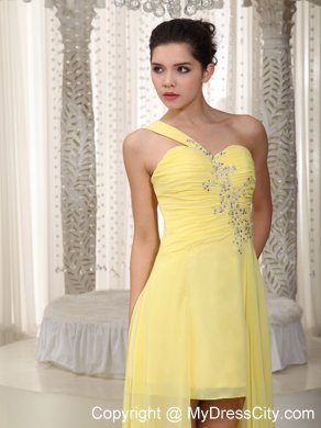 A-Line One Shoulder High-low Beading Homecoming Dress in Yellow