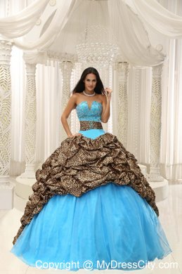 Leopard Court Train Aqua Blue Quinceanera Dress with V-cut Neck