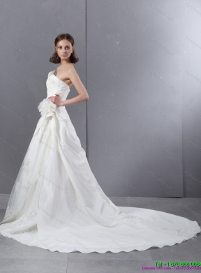 2015 Elegant Strapless Wedding Dress with Hand Made Flowers and Ruching