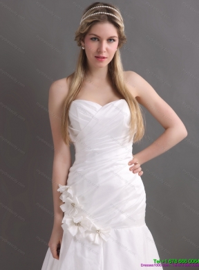 White Brush Train Sweetheart Ruching Wedding Dresses with Hand Made Flowers