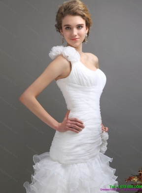 2015 Exquisite One Shoulder Wedding Dress with Ruching and Hand Made Flowers