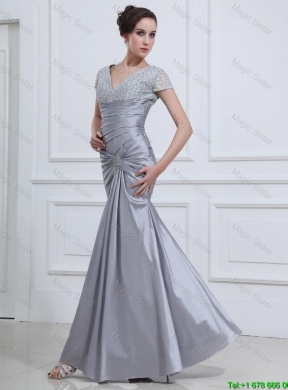 Wonderful Mermaid V Neck Prom Dresses with Beading in Silver