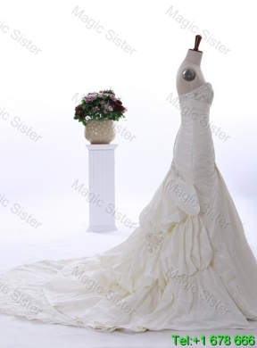 Custom Made Embroidery Wedding Dresses with Court Train