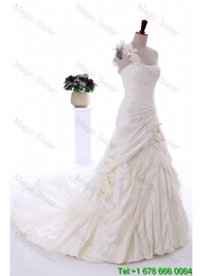 Exquisite Hand Made Flowers Wedding Dresses with Brush Train