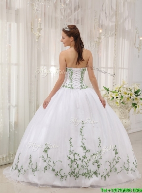 2016 Latest Ball Gown Sweetheart Quinceanera Dresses with Embroidery