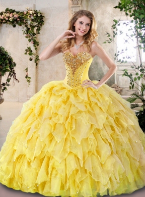 2016 Pretty Yellow Quinceanera Dresses with Beading and Ruffles