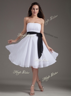 Elegant Strapless Sash White Short Prom Dress for Homecoming