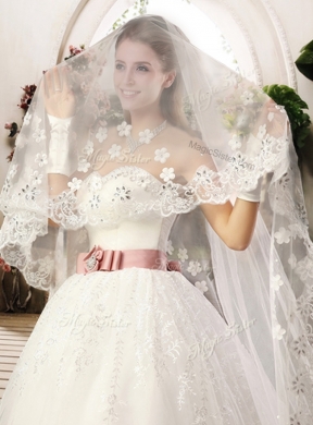 Lovely Sweetheart Lace Appliques and Bowknot Wedding Dresses with Chapel Train