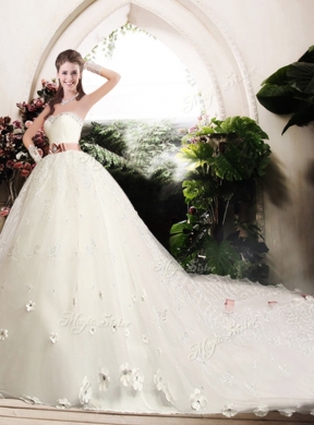 Lovely Sweetheart Lace Appliques and Bowknot Wedding Dresses with Chapel Train